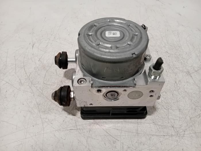 Begagnade ABS-pump Mitsubishi Outlander Pris € 180,00 Marginaltabell erbjuds av Van der Ven Autorecycling B.V.
