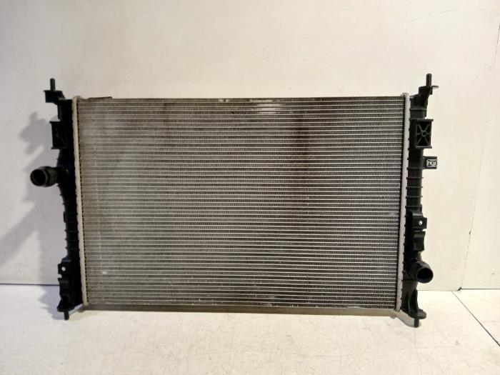 Usagé Radiateur Peugeot 3008 Prix € 85,00 Règlement à la marge proposé par Van der Ven Autorecycling B.V.