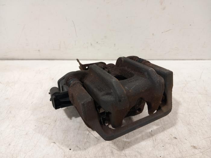 Gebrauchte Bremszange links hinten BMW 5-Serie Preis € 25,00 Margenregelung angeboten von Van der Ven Autorecycling B.V.