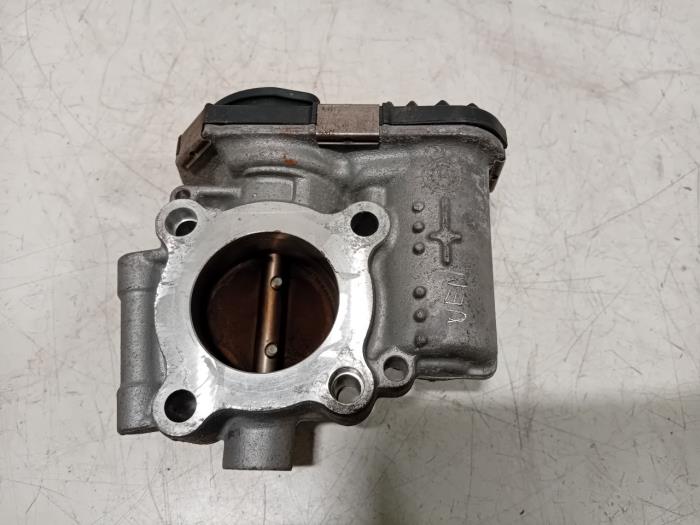 Usagé Boitier papillon Opel Corsa Prix € 15,00 Règlement à la marge proposé par Van der Ven Autorecycling B.V.