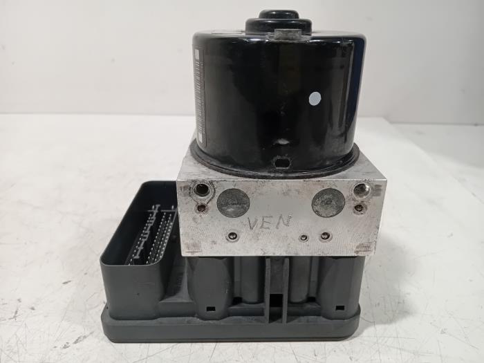Usagé Bloc ABS Citroen C3 Picasso Prix € 295,00 Règlement à la marge proposé par Van der Ven Autorecycling B.V.
