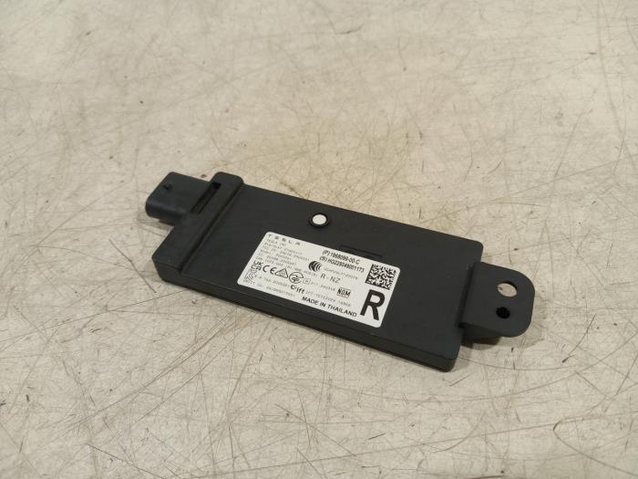 Używane Modul Bluetooth Tesla Model Y Cena € 110,00 Procedura marży oferowane przez Van der Ven Autorecycling B.V.