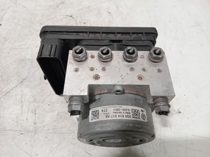 Used ABS pump Volkswagen Arteon Price € 225,00 Margin scheme offered by Van der Ven Autorecycling B.V.