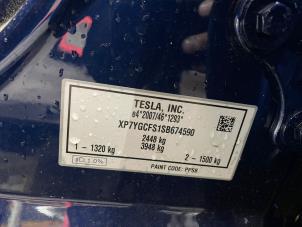 Divers d'un Tesla Model Y 2025