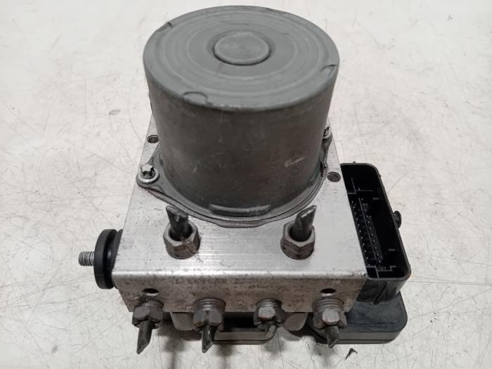 Used ABS pump Mercedes Citan Price € 15,00 Margin scheme offered by Van der Ven Autorecycling B.V.