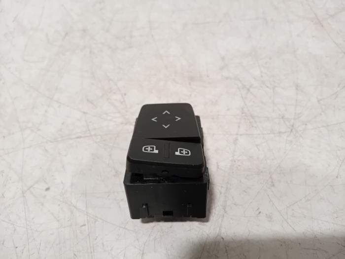 Usados Interruptor de retrovisor Renault Master Precio € 15,00 Norma de margen ofrecido por Van der Ven Autorecycling B.V.
