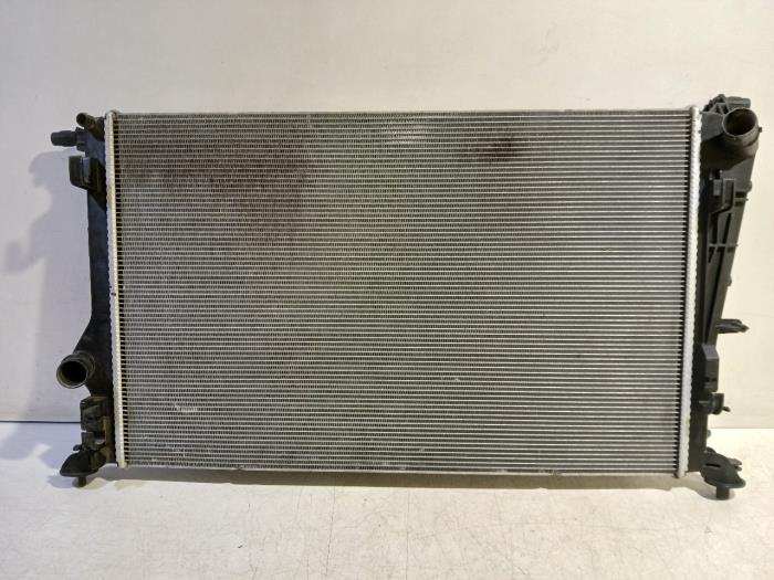 Usagé Radiateur Renault Megane Prix € 125,00 Règlement à la marge proposé par Van der Ven Autorecycling B.V.