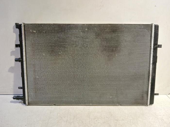 Usagé Radiateur Renault Megane Prix € 125,00 Règlement à la marge proposé par Van der Ven Autorecycling B.V.
