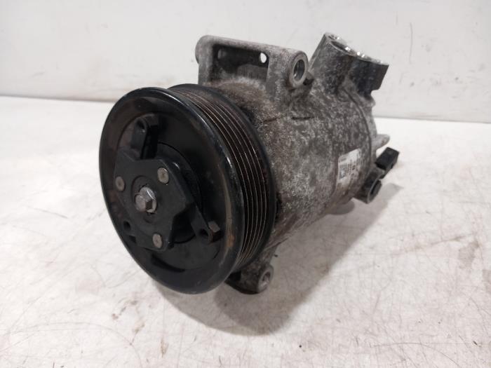 Usagé Pompe clim Volkswagen Polo Prix € 25,00 Règlement à la marge proposé par Van der Ven Autorecycling B.V.