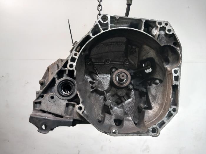 Usagé Boîte de vitesse Renault Clio Prix € 474,99 Règlement à la marge proposé par Van der Ven Autorecycling B.V.