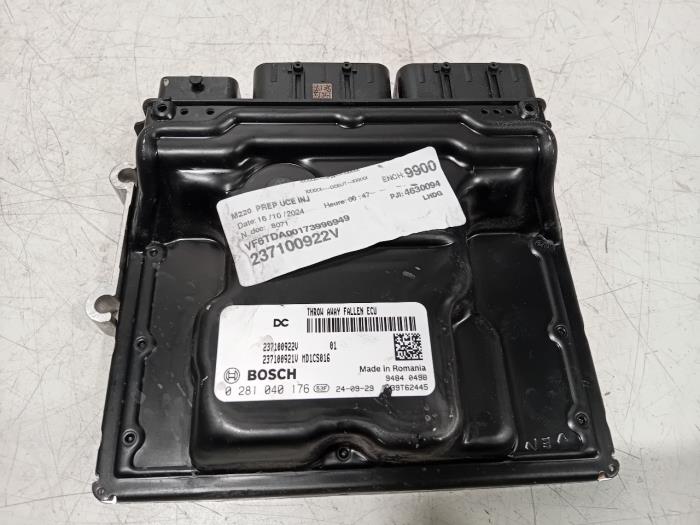 Used Engine management computer Renault Master Price € 350,00 Margin scheme offered by Van der Ven Autorecycling B.V.