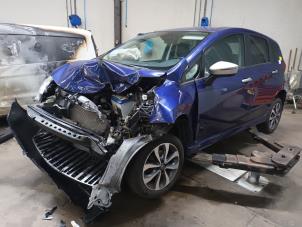 Divers d'un Nissan Note 2016