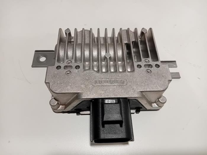 Usagé Module pompe carburant Landrover Evoque Prix € 150,00 Règlement à la marge proposé par Van der Ven Autorecycling B.V.