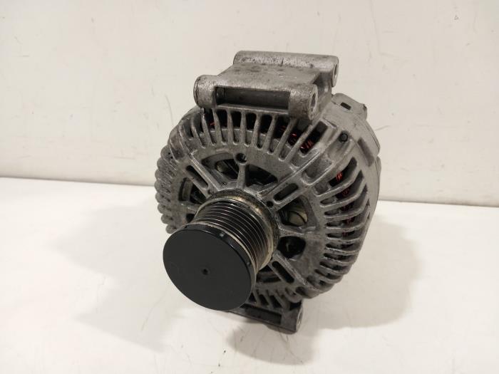 Usagé Dynamo Mercedes C-Klasse Prix € 175,00 Règlement à la marge proposé par Van der Ven Autorecycling B.V.