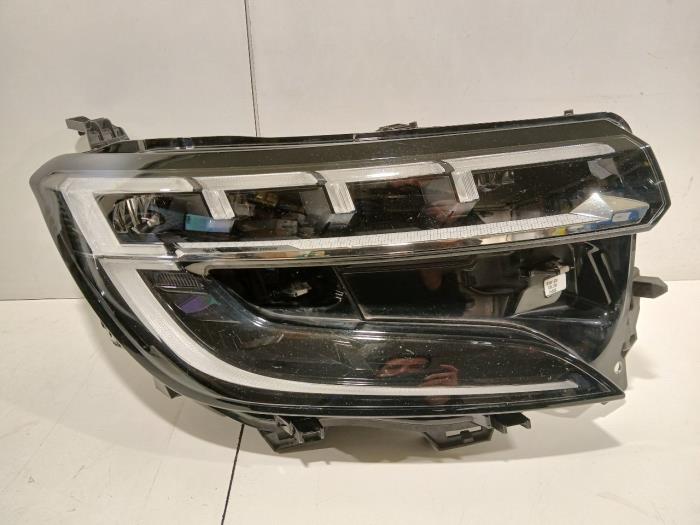Używane Reflektor prawy Renault Austral Cena € 894,99 Procedura marży oferowane przez Van der Ven Autorecycling B.V.