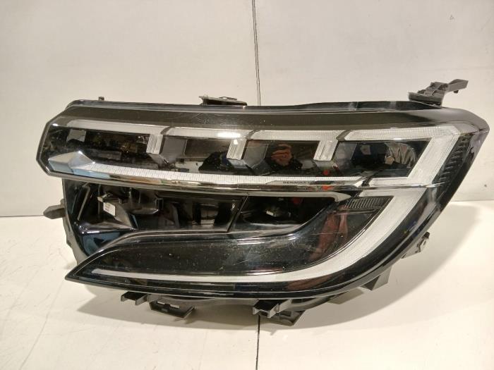 Używane Reflektor lewy Renault Austral Cena € 849,99 Procedura marży oferowane przez Van der Ven Autorecycling B.V.