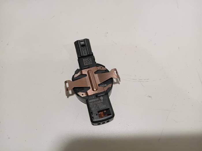 Begagnade Regnsensor Renault Austral Pris € 55,00 Marginaltabell erbjuds av Van der Ven Autorecycling B.V.