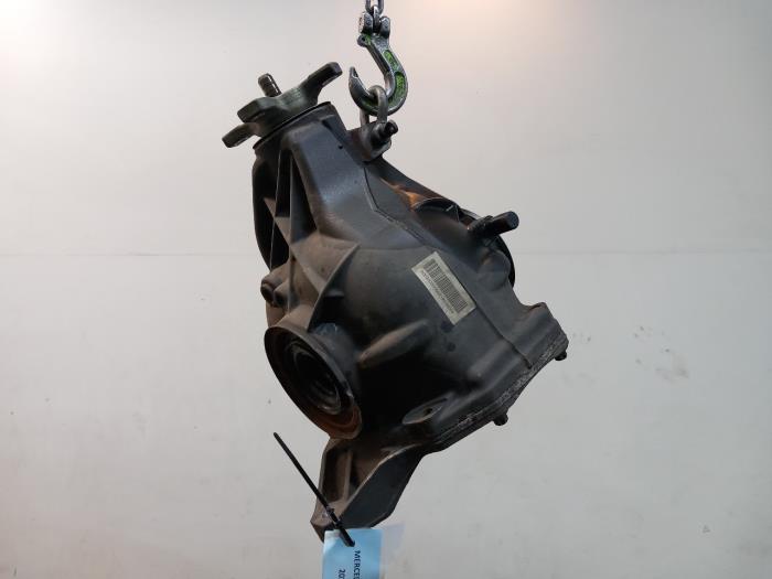 Begagnade Bakaxel + drivaxel Mercedes C-Klasse Pris € 195,00 Marginaltabell erbjuds av Van der Ven Autorecycling B.V.