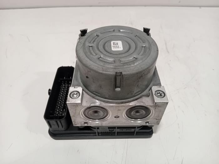 Used ABS pump Volkswagen Passat Price € 95,00 Margin scheme offered by Van der Ven Autorecycling B.V.