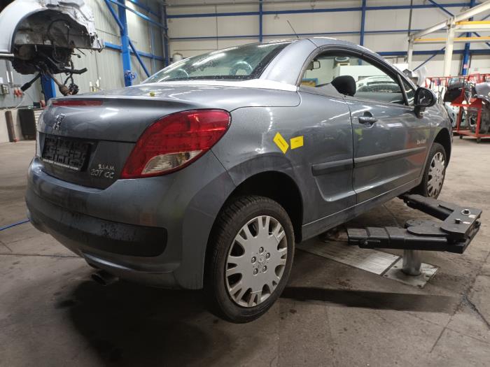 Motor van een Peugeot 207 1980