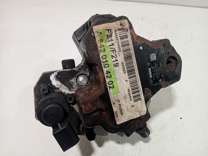 Usagé Pompe carburant mécanique Mercedes S-Klasse Prix € 125,00 Règlement à la marge proposé par Van der Ven Autorecycling B.V.