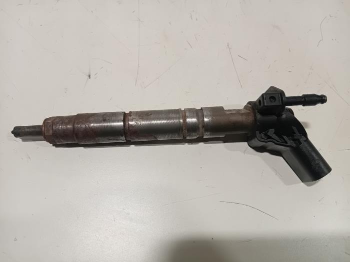 Usagé Injecteurs Mercedes S-Klasse Prix € 30,00 Règlement à la marge proposé par Van der Ven Autorecycling B.V.
