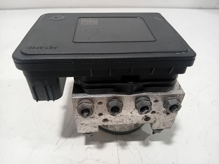 Begagnade ABS-pump Skoda Superb Pris € 45,00 Marginaltabell erbjuds av Van der Ven Autorecycling B.V.
