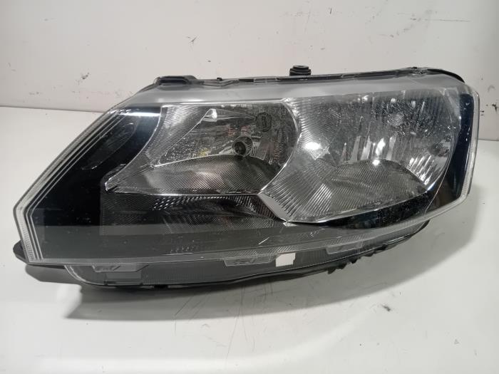 Używane Reflektor lewy Skoda Rapid Cena € 124,99 Procedura marży oferowane przez Van der Ven Autorecycling B.V.