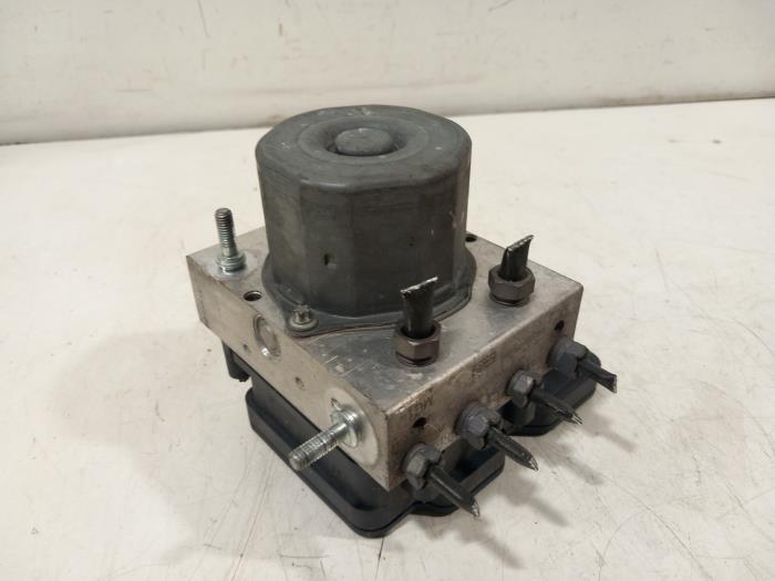 Begagnade ABS-pump Ford Transit Custom Pris € 195,00 Marginaltabell erbjuds av Van der Ven Autorecycling B.V.