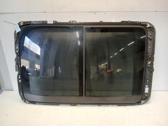 Używane Dach Skoda Superb Cena € 150,00 Procedura marży oferowane przez Van der Ven Autorecycling B.V.