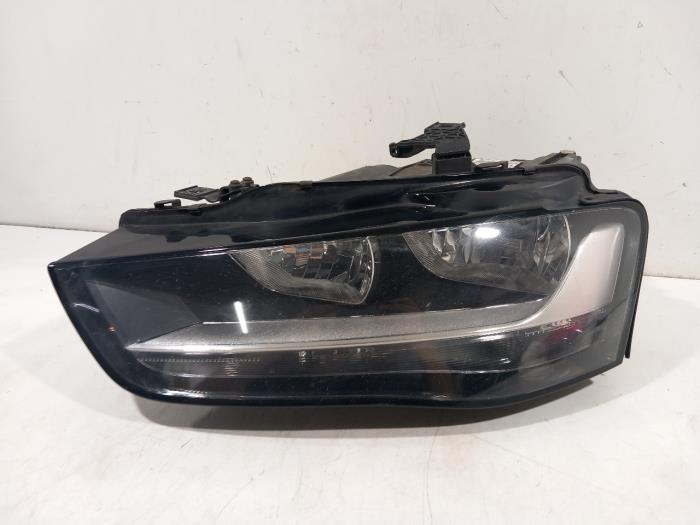 Używane Reflektor lewy Audi A4 Cena € 174,99 Procedura marży oferowane przez Van der Ven Autorecycling B.V.