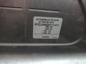 Dynamo från en Peugeot 2008 2015