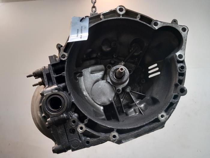 Usagé Boîte de vitesse Peugeot Expert Prix € 949,99 Règlement à la marge proposé par Van der Ven Autorecycling B.V.