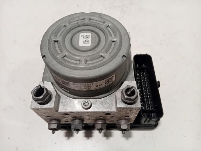 Usagé Pompe ABS Audi A3 Prix € 25,00 Règlement à la marge proposé par Van der Ven Autorecycling B.V.