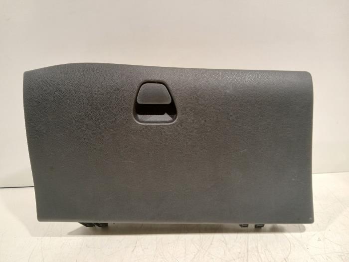 Begagnade Handskfack Toyota Aygo Pris € 39,99 Marginaltabell erbjuds av Van der Ven Autorecycling B.V.