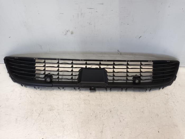 Begagnade Grill Opel Corsa Pris € 30,00 Marginaltabell erbjuds av Van der Ven Autorecycling B.V.
