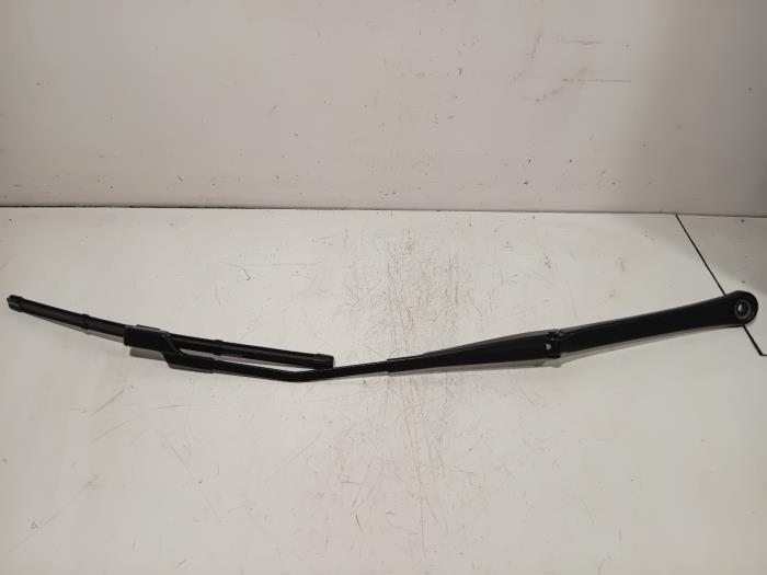 Begagnade Främre torkararm BMW 2-Serie Pris € 25,00 Marginaltabell erbjuds av Van der Ven Autorecycling B.V.