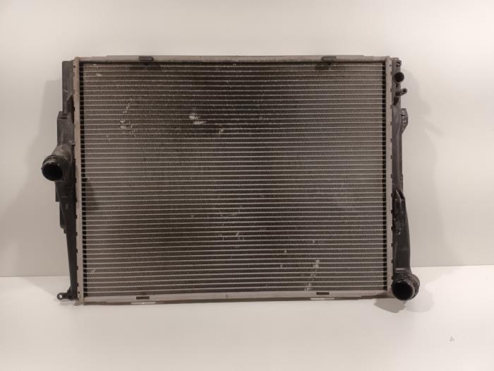 Usagé Radiateur BMW 1-Série Prix € 55,00 Règlement à la marge proposé par Van der Ven Autorecycling B.V.