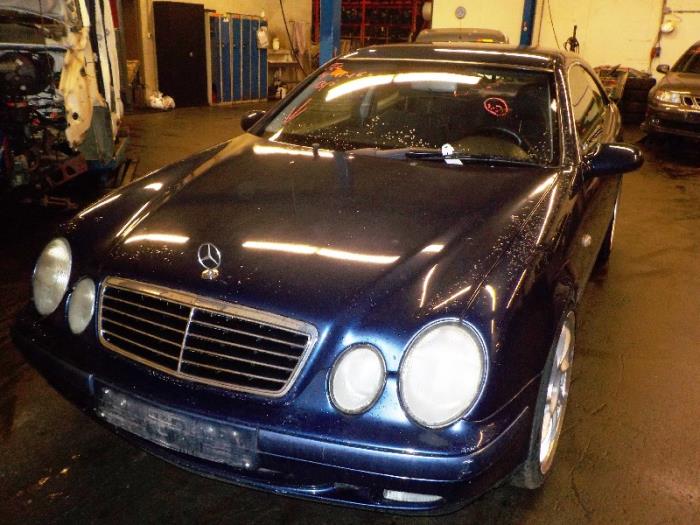 Usagé Radiateur Mercedes CLK Prix € 31,00 Règlement à la marge proposé par Van der Ven Autorecycling B.V.
