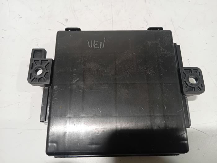 Używane Modul keyless vehicle Jeep Compass Cena € 50,00 Procedura marży oferowane przez Van der Ven Autorecycling B.V.