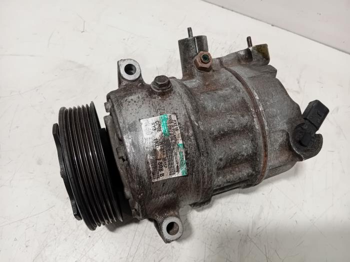 Usagé Pompe clim Volkswagen Sharan Prix € 55,00 Règlement à la marge proposé par Van der Ven Autorecycling B.V.