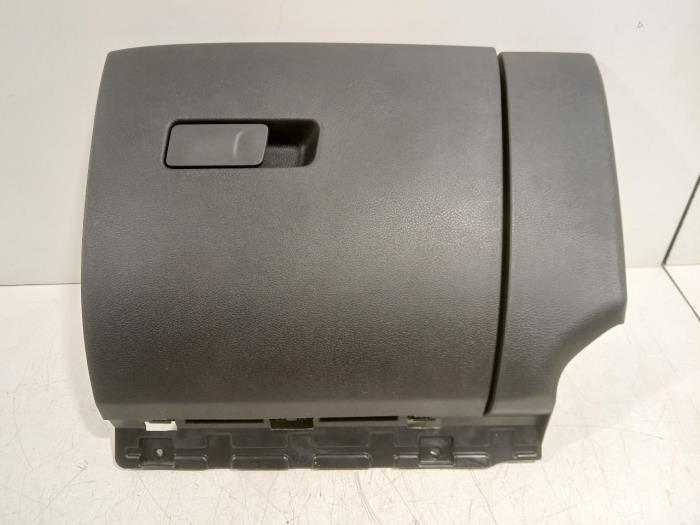 Begagnade Handskfack Jeep Compass Pris € 45,00 Marginaltabell erbjuds av Van der Ven Autorecycling B.V.