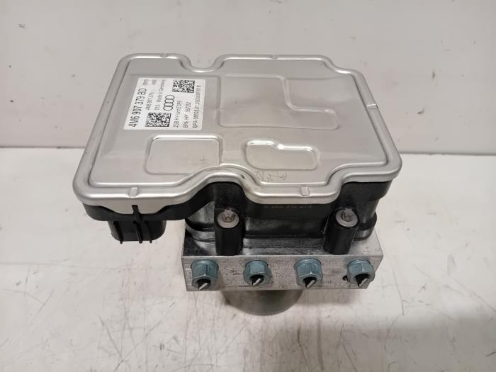 ABS Pumpe van een Audi Q8 2025