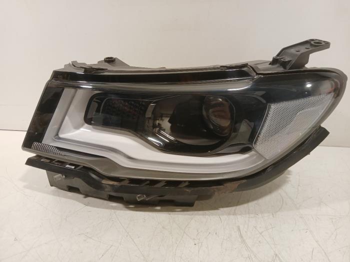 Używane Reflektor lewy Jeep Compass Cena € 624,99 Procedura marży oferowane przez Van der Ven Autorecycling B.V.