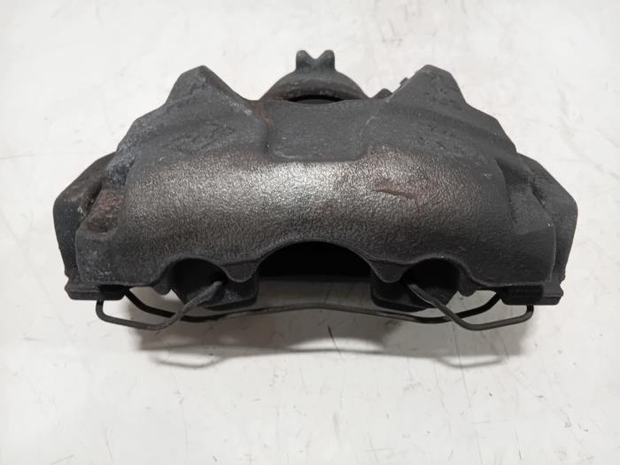 Gebrauchte Bremszange links vorne Renault Clio Preis € 25,00 Margenregelung angeboten von Van der Ven Autorecycling B.V.