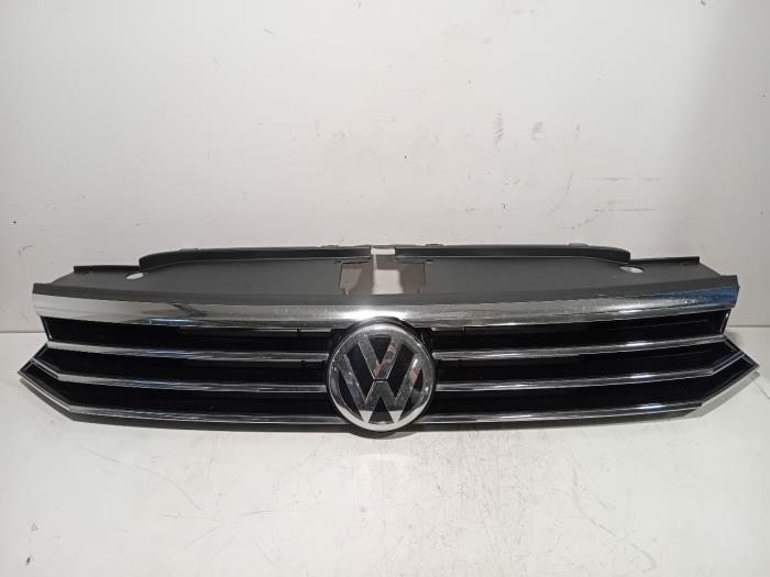 Używane Grill Volkswagen Passat Cena € 245,00 Procedura marży oferowane przez Van der Ven Autorecycling B.V.