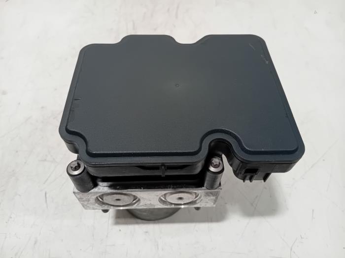 Gebrauchte ABS Pumpe Citroen E-C3 Preis € 295,00 Margenregelung angeboten von Van der Ven Autorecycling B.V.