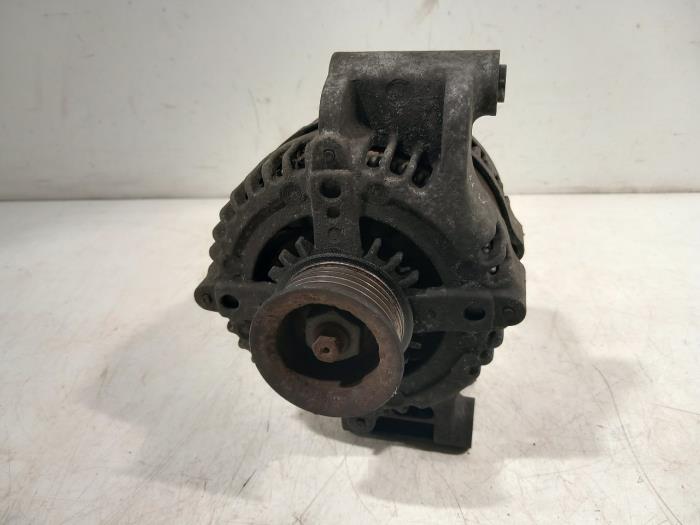 Begagnade Dynamo Chrysler 300 C Pris € 50,00 Marginaltabell erbjuds av Van der Ven Autorecycling B.V.