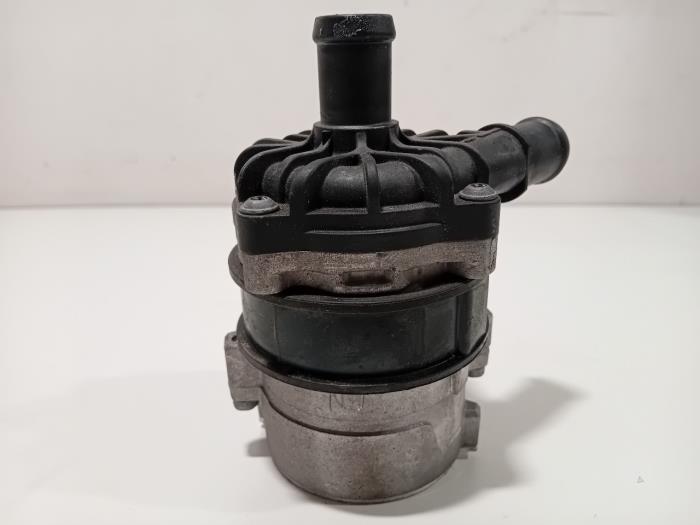 Begagnade Vattenpump Audi Q8 Pris € 250,00 Marginaltabell erbjuds av Van der Ven Autorecycling B.V.