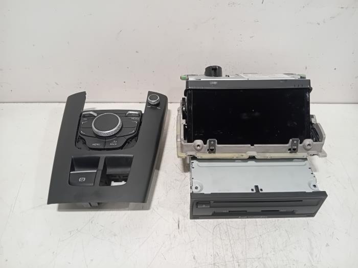 Gebrauchte Navigation Set Audi A3 Preis € 750,00 Margenregelung angeboten von Van der Ven Autorecycling B.V.